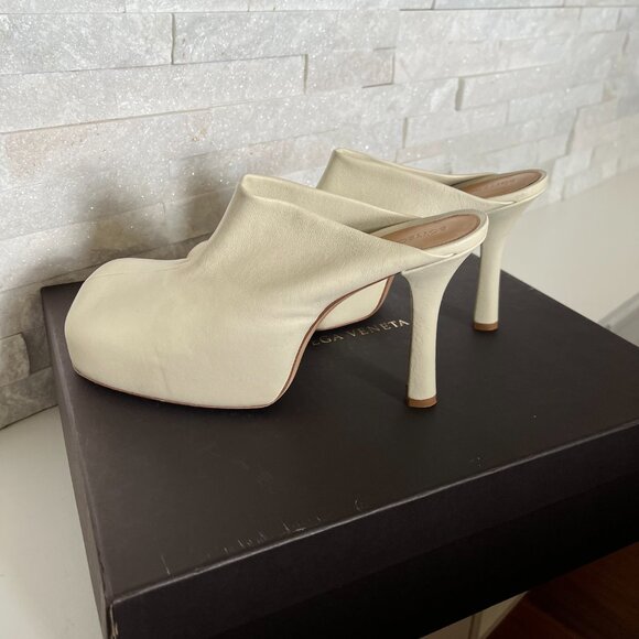 Bottega Veneta Beige Lambskin Leather ‘BV Bold’ Mule Heels - Picture 6 of 14